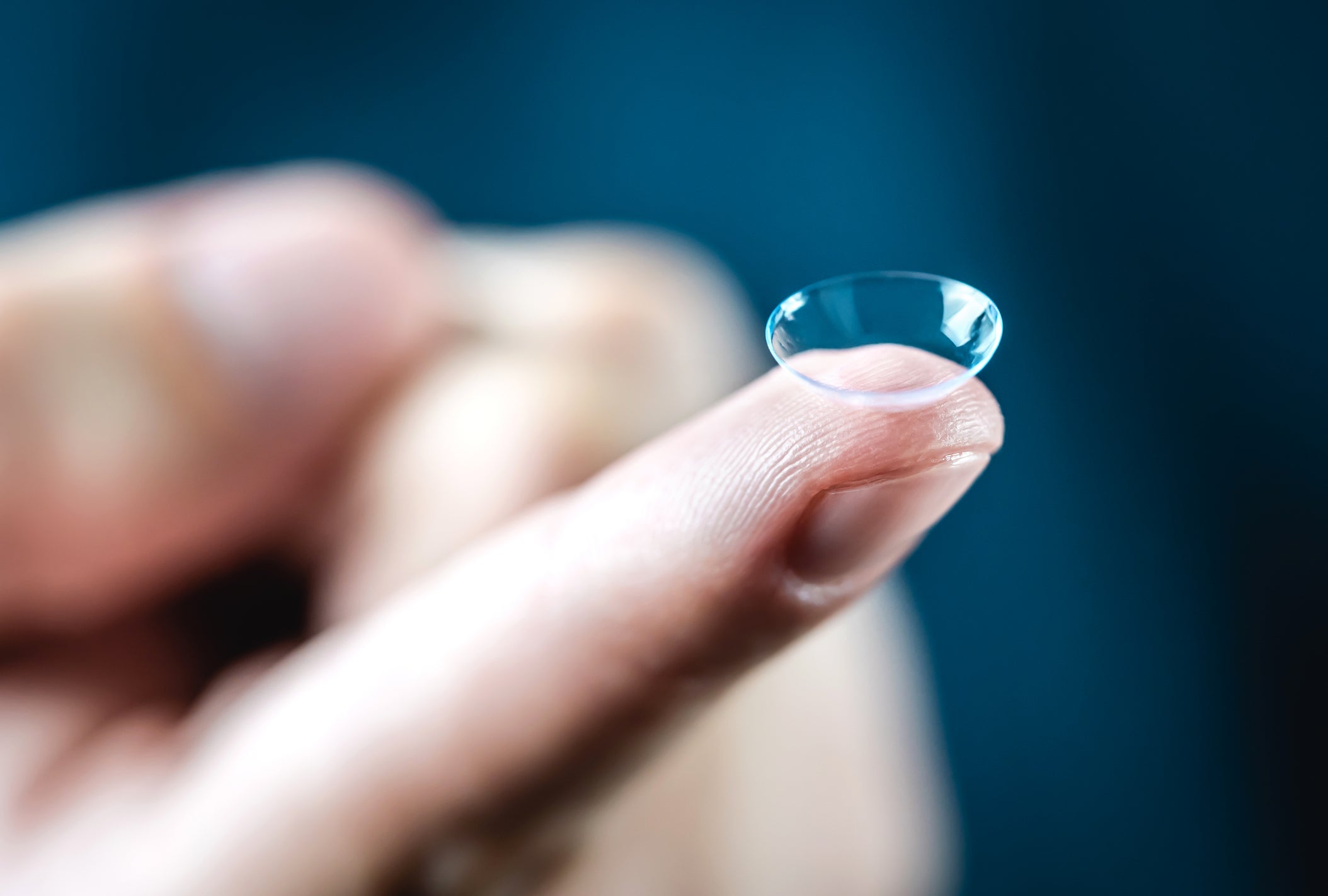 Tras demostrar que los lentes de contacto no eran tóxicos, los científicos probaron su funcionamiento tanto en humanos como en ratones