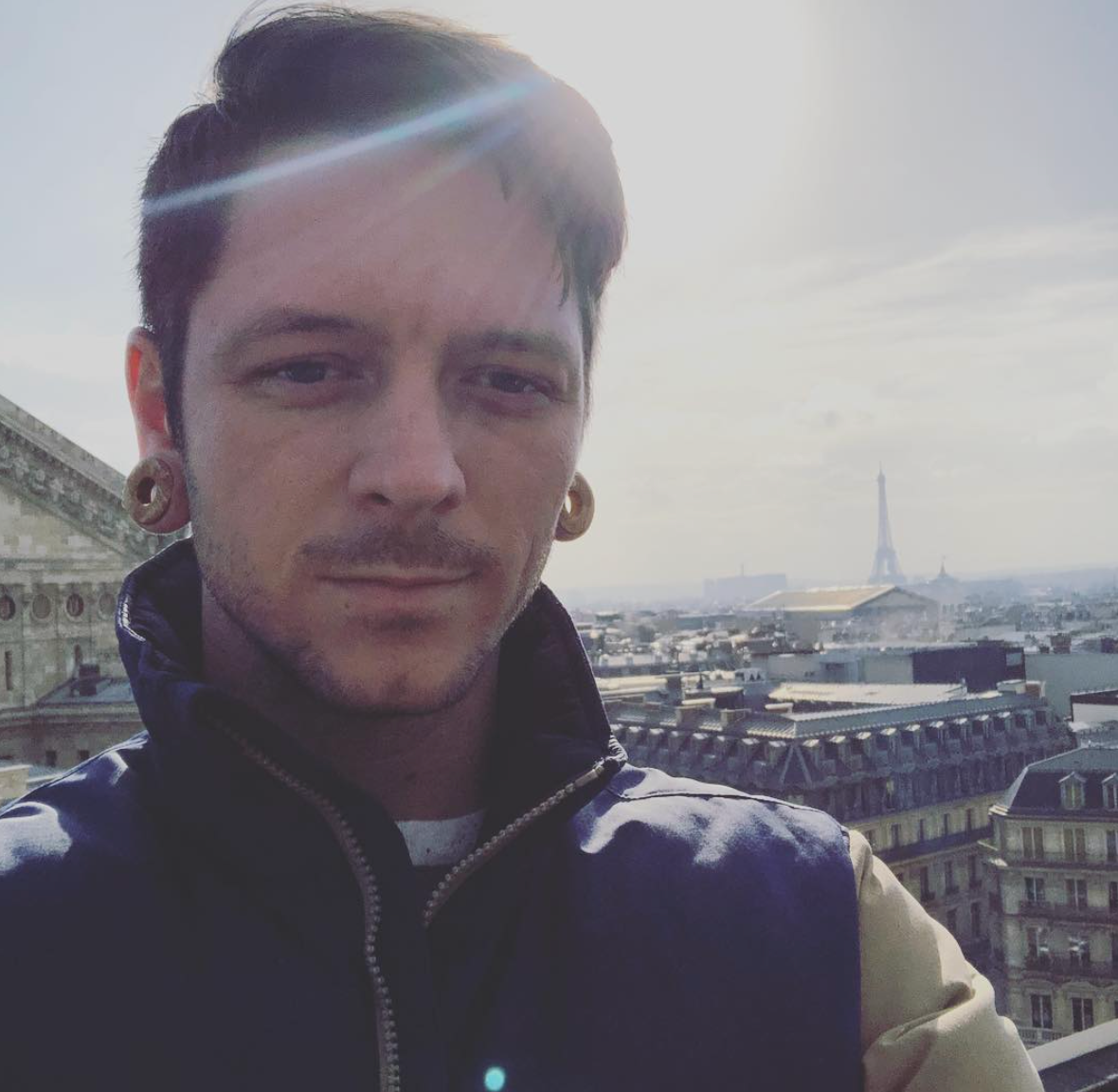 Daniel Williams fue baterista de la banda de metalcore The Devil Wears Prada