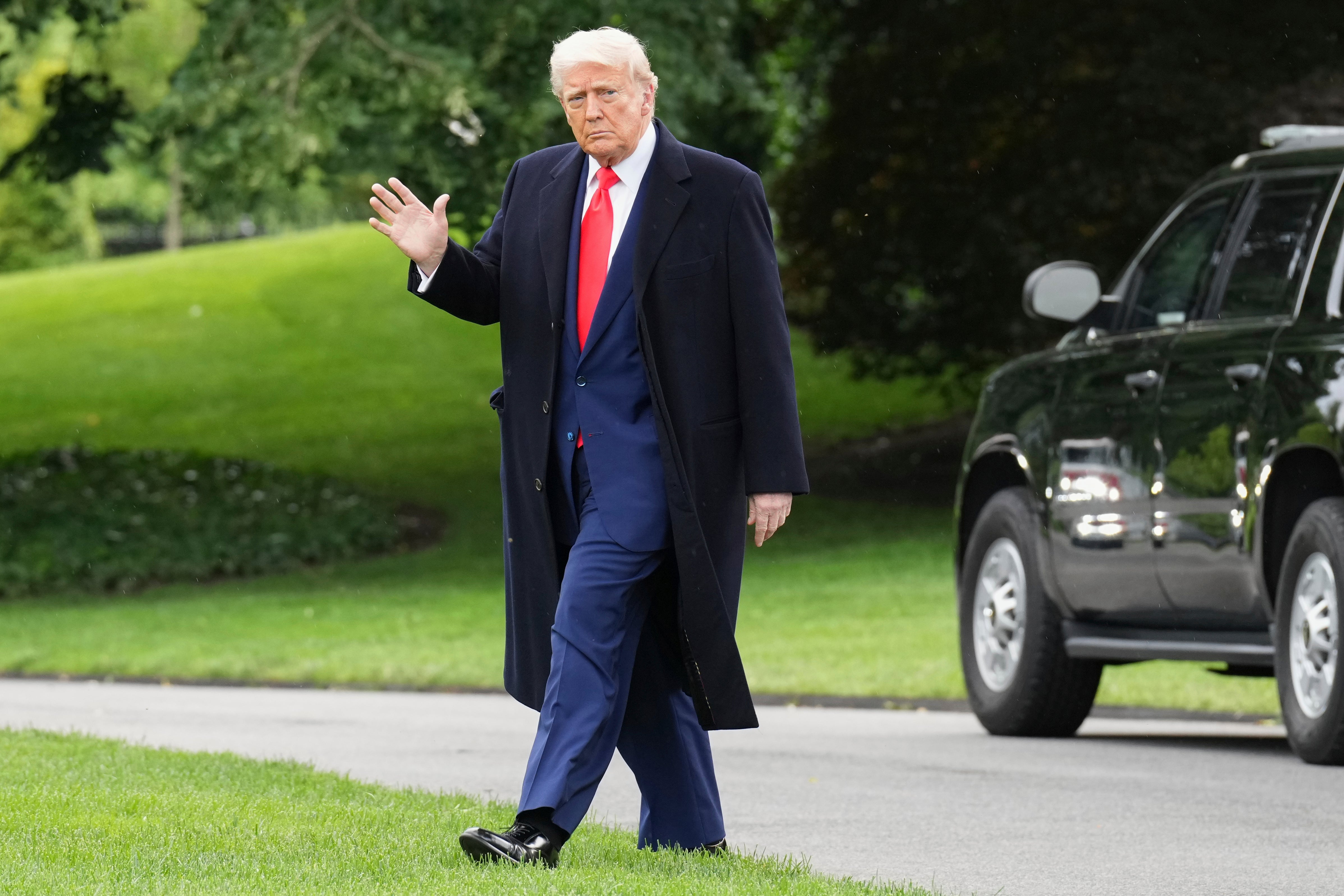 Trump amenaza con aranceles del 25 % a iPhones y del 50 % a productos de la UE