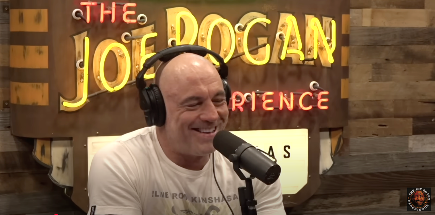 Joe Rogan criticó a Johnson por las afirmaciones que realizó sobre el origen de su impresionante físico