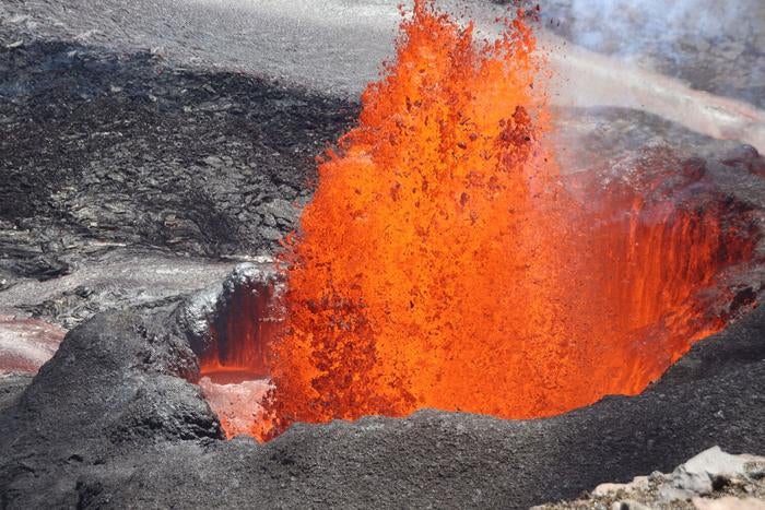 Hallan restos de metales preciosos en rocas volcánicas hawaianas