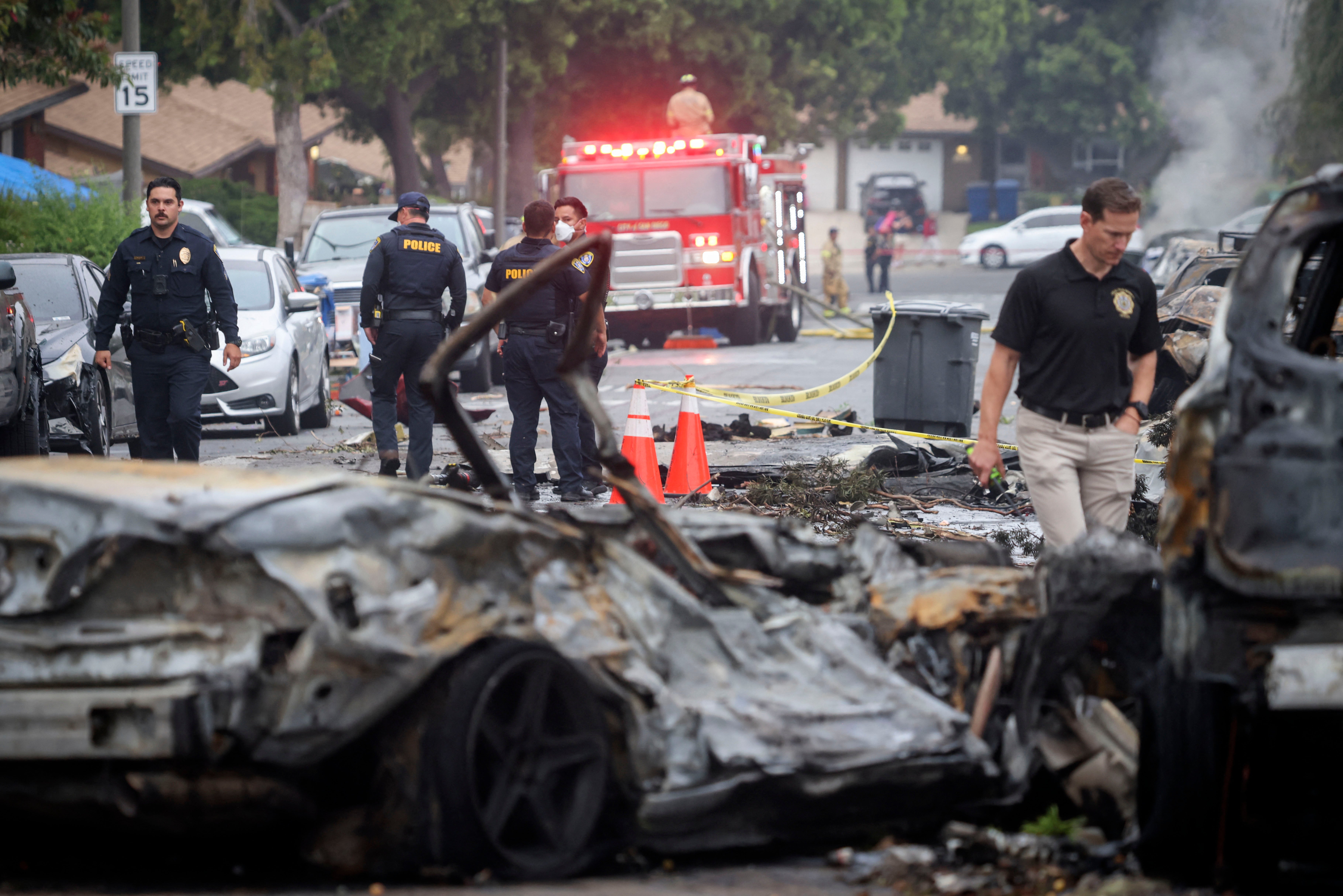 Investigadores trabajan en el lugar del accidente en San Diego