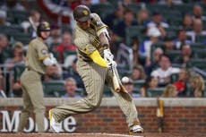 Machado conecta jonrón en la 9na y Padres superan 2-1 a Bravos pese a regreso de Acuña