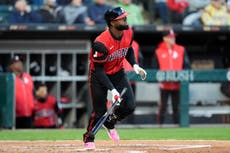 Burke lanza pelota de 3 hits en 6 entradas y Medias Blancas vencen 4-1 a Rangers