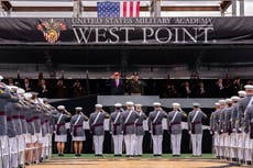 Trump elogia a cadetes de West Point por sus logros y se atribuye la fortaleza militar de EEUU