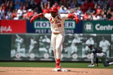 Batazos de Walker ayudan a Cardenales a superar errores defensivos en triunfo 6-5 sobre Arizona