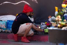 Miles de personas en todo EEUU conmemoran el 5to aniversario del asesinato de George Floyd