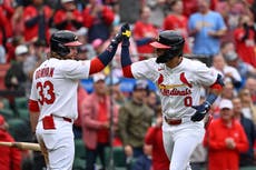 Winn conecta cuadrangular y los Cardenales vencen 4-3 a Diamondbacks para completar barrida