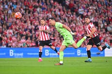 Lewandowski anota dos para el campeón Barcelona, pero no alcanza a Mbappé por el título de goleo