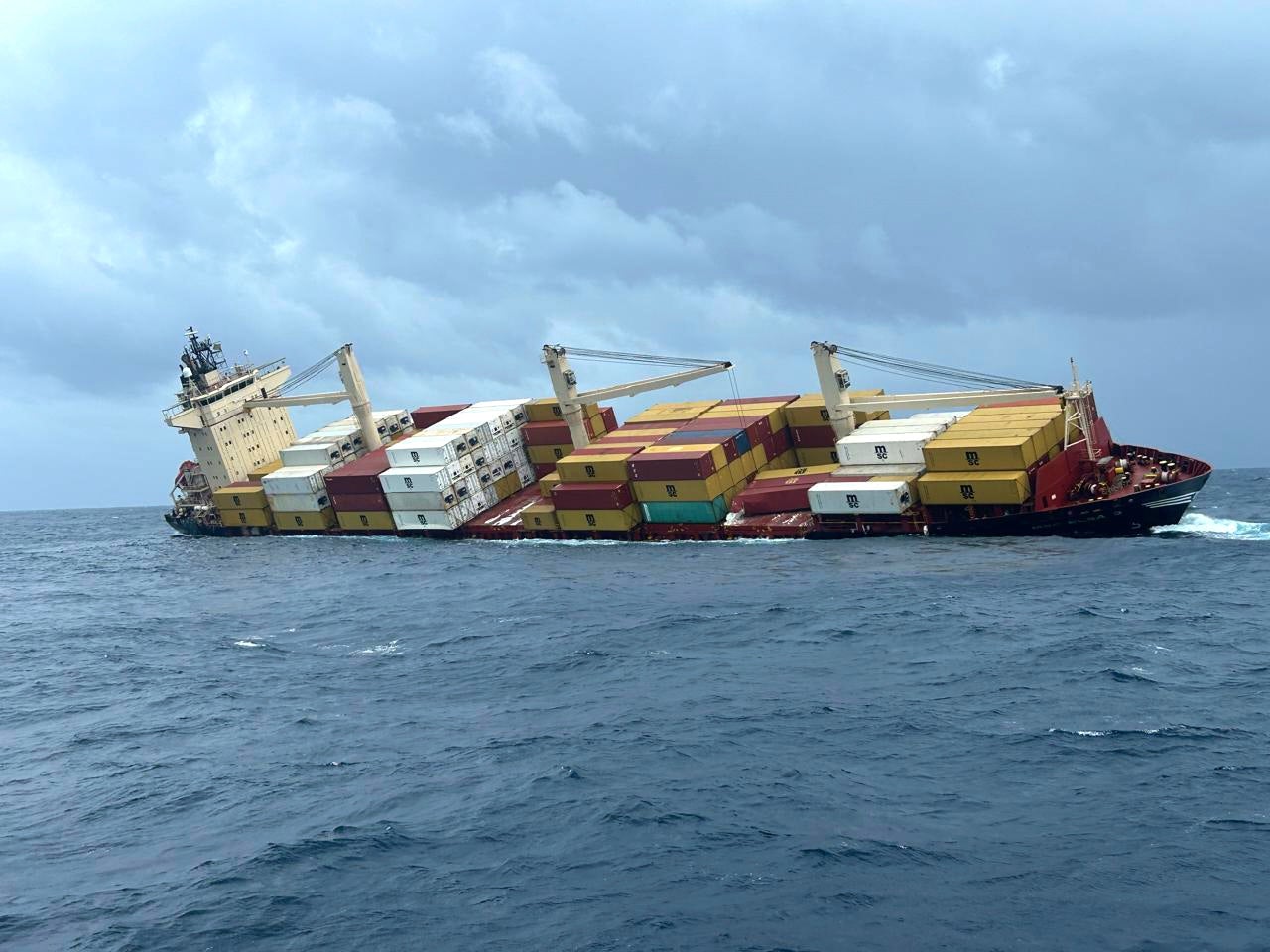 INDIA-BARCO HUNDIDO