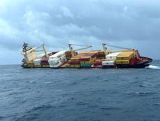 El estado indio de Kerala activa la alerta máxima tras el naufragio de un buque con carga peligrosa
