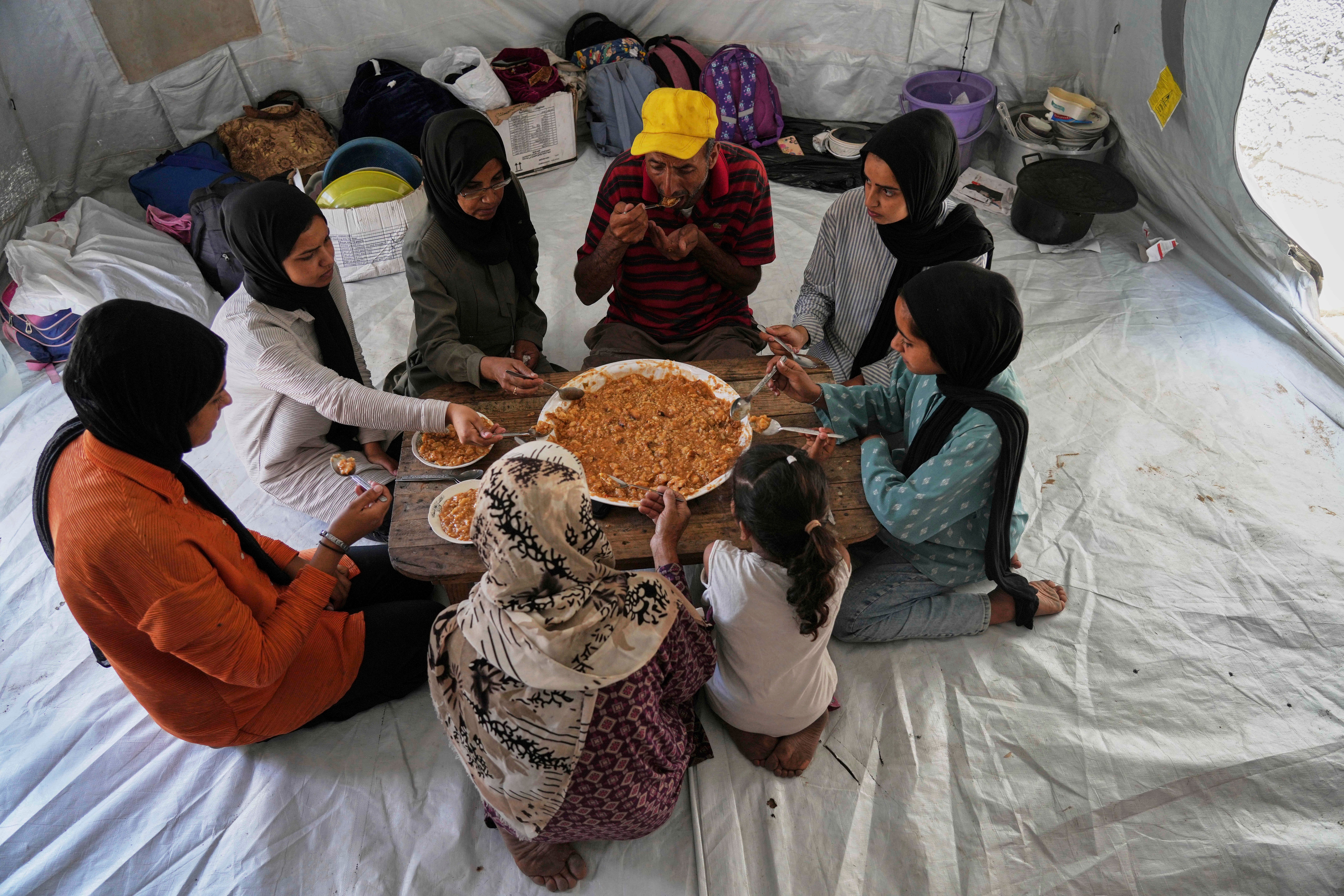ORIENTE MEDIO-GUERRAS-FAMILIA HUIDA