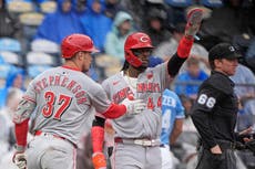 Nick Martínez y Tyler Stephenson ayudan a Rojos a derrotar 7-4 a los Reales