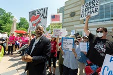 Congresista regresa molesto a EEUU por no poder reunirse con Kilmar Ábrego en El Salvador