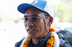 Afamado guía sherpa establece récord al escalar el monte Everest por 31ª vez