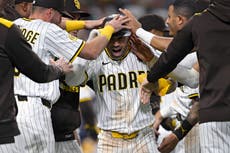 Tyler Wade anota carrera de la victoria con wild pitch en la 11ma y Padres vencen 4-3 a Marlins