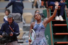El divertido percance de Coco Gauff con su raqueta en Roland Garros provoca risas y aplausos