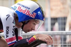 Primoz Roglic se retira del Giro de Italia tras accidente en etapa lluviosa