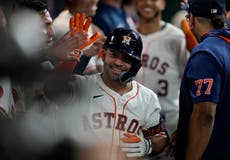 Altuve logra 4 hits, incluidos 2 jonrones; y Astros vapulean 11-1 a Atléticos