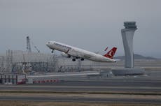Turquía multará a pasajeros que se desabrochen el cinturón antes de que se detenga el avión