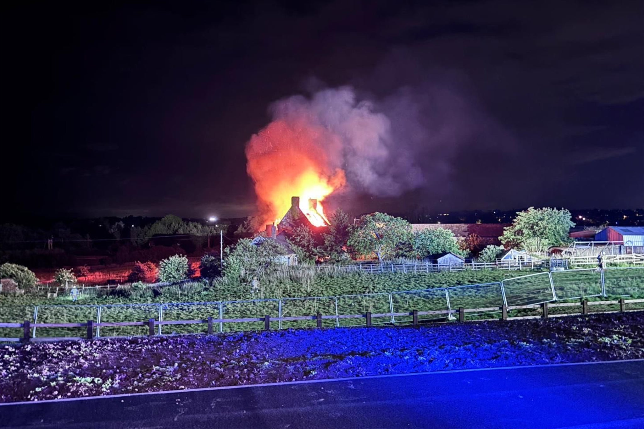 El hermano de Lady Di afirma que su antigua casa fue incendiada