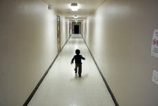 217 días y contando: Las normas de Trump retrasan la liberación de niños migrantes con sus familias