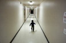 217 días y contando: Las normas de Trump retrasan la liberación de niños migrantes con sus familias
