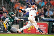 Astros remontan en la séptima entrada y vencen 5-3 a los Atléticos