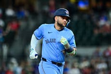 Bichette conecta jonrón como emergente en la 9na y Azulejos vencen 2-0 a Rangers