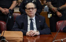 La defensa de Weinstein presenta a sus testigos; se desconoce si él subirá al estrado