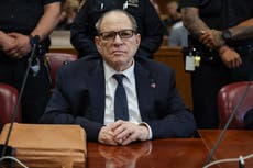 La defensa de Weinstein presenta a sus testigos; se desconoce si él subirá al estrado