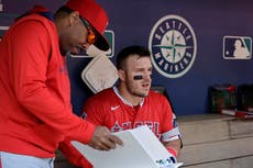 Angelinos activarían al toletero Mike Trout el viernes, dice fuente de AP