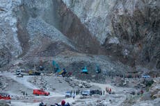 Derrumbe en cantera en Indonesia deja al menos 10 muertos y 6 desaparecidos, según autoridades