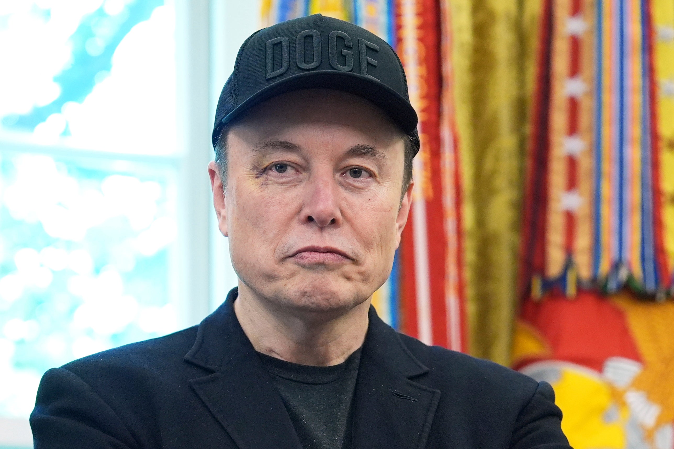 Elon Musk apareció con un ojo morado en la rueda de prensa con el presidente Donald Trump, que según dijo se lo hizo al recibir un puñetazo en la cara de su hijo de 5 años, X