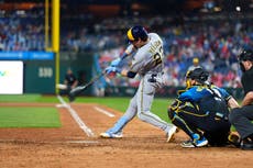 Christian Yelich pega par de jonrones y produce cuatro en triunfo de Cerveceros 6-2 sobre Filis
