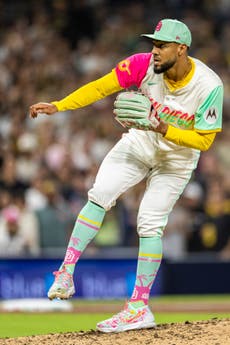 Suárez logra ponche clave y Padres vencen a Piratas por 10ma vez consecutiva