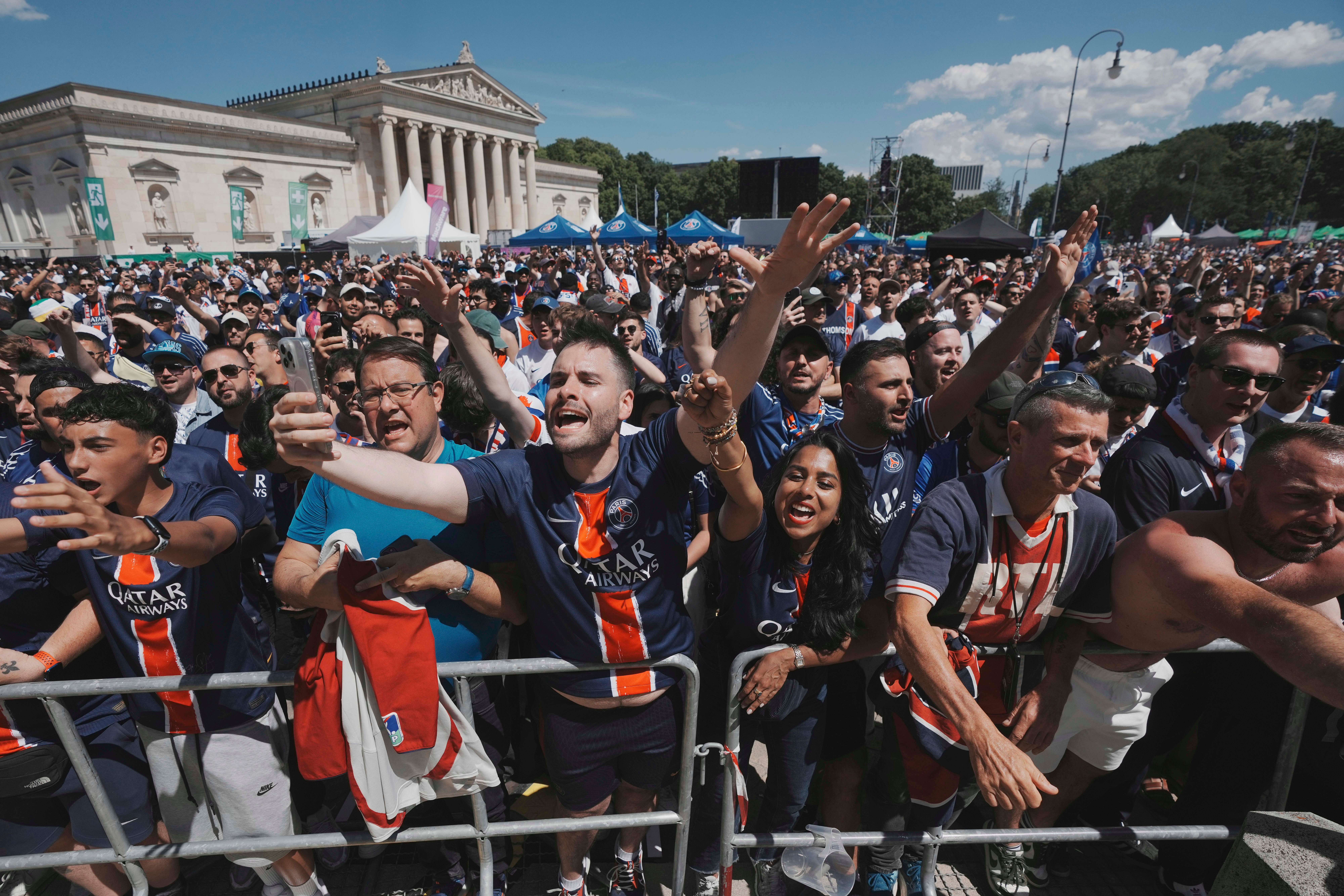 Aficionados abarotan Múnich antes de la final de la Liga de Campeones entre el Inter y PSG