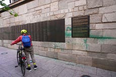 París investiga actos vandálicos antisemitas contra sinagogas y un monumento al Holocausto
