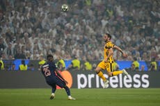 Aficionados de PSG exhiben pancarta pidiendo fin del 'genocidio' en Gaza durante final de Champions