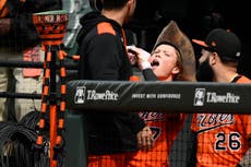 Holliday y Mateo conectan jonrones y Orioles vencen 4-2 a Medias Blancas y asegurar serie