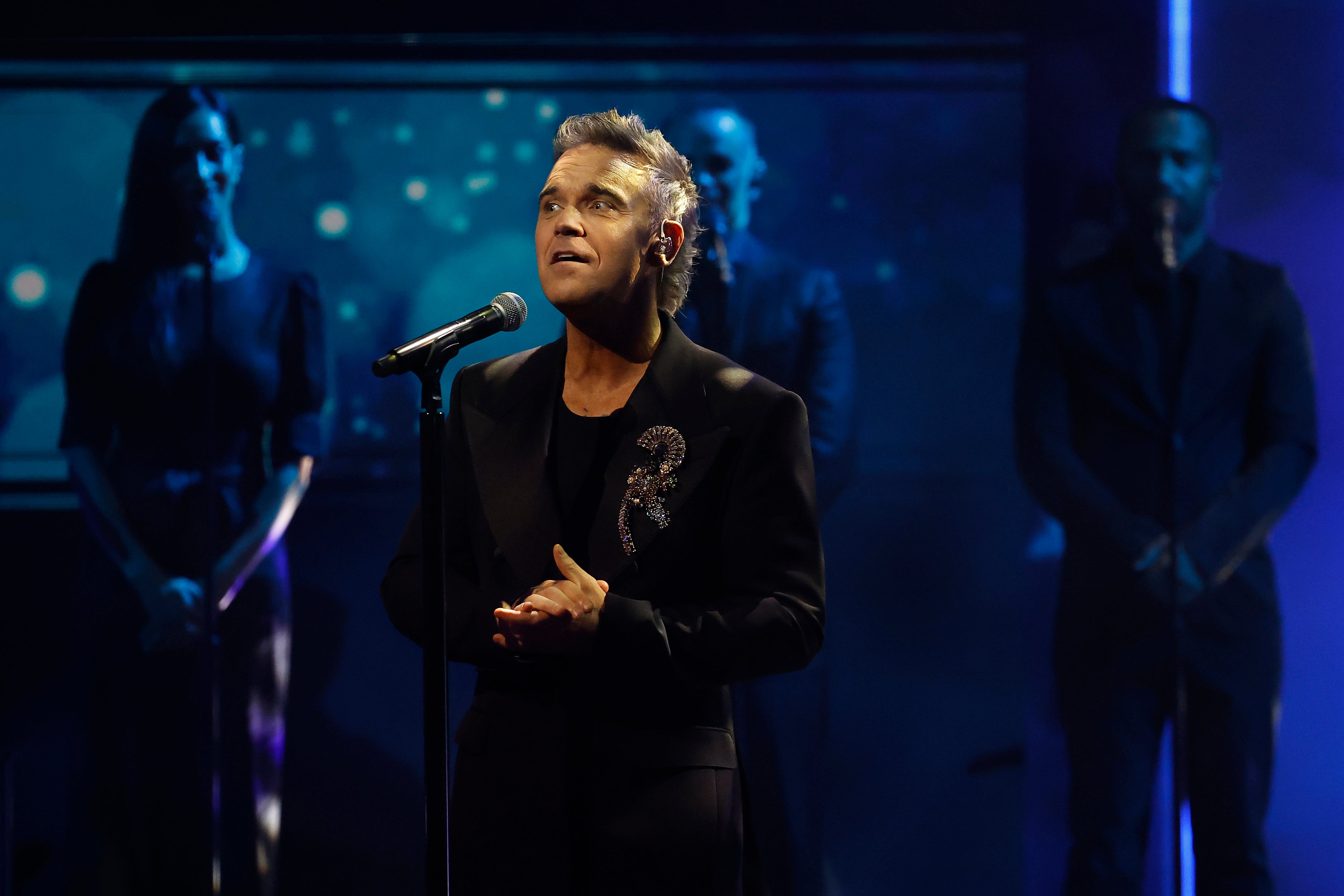 Robbie Williams revela cómo avanza la delicada salud de su madre