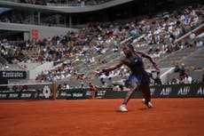 Coco Gauff avanza a cuartos en Roland Garros y bromea con Tiafoe sobre olvidar raquetas