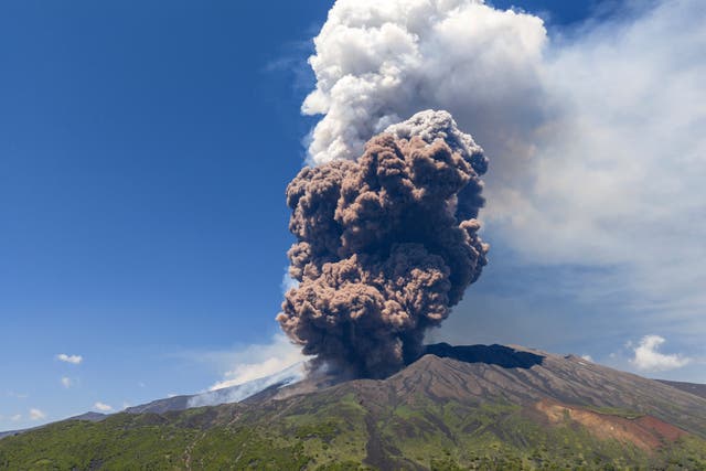 <p>El Etna es uno de los volcanes más activos del mundo</p>
