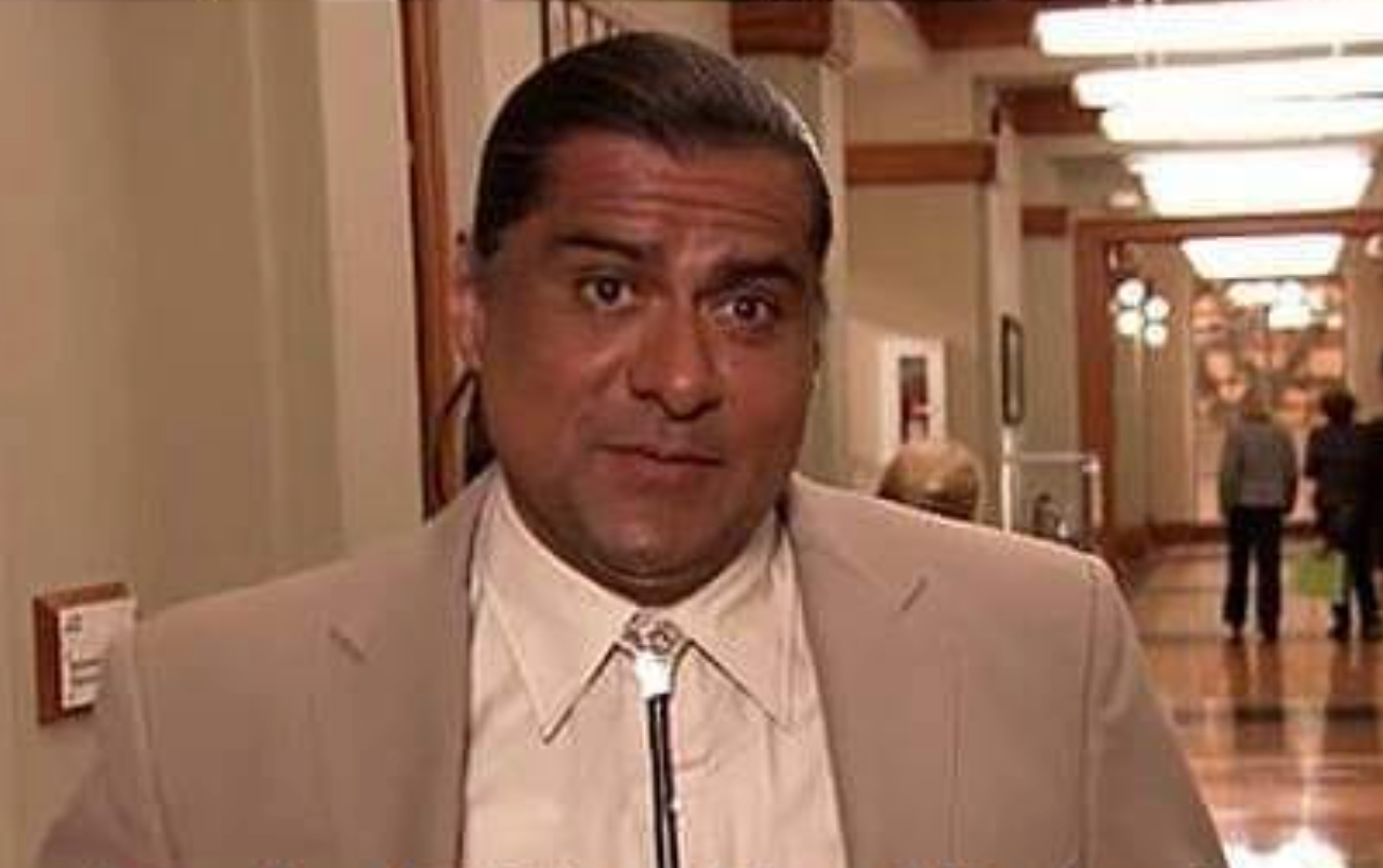 Jonathan Joss, fallecido a los 59 años, como el cacique Ken Hotate en ‘Parks and Recreation’