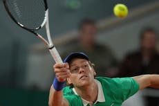 Roland Garros: Jannik Sinner amansa a Andrey Rublev y avanza a cuartos de final