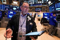 Wall Street cierra al alza; suben precios del petróleo y cae manufactura en EEUU