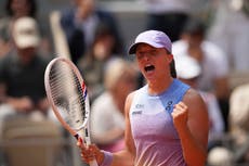 Swiatek gana por 26ma vez consecutiva en Roland Garros y enfrentará a Sabalenka en semifinales