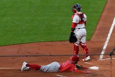 Angelinos anotan en la 10ª entrada y vencen 4-3 a Medias Rojas