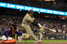 Machado y Padres vencen 3-2 a Gigantes y llevan encuentro a entradas extra por segundo día
