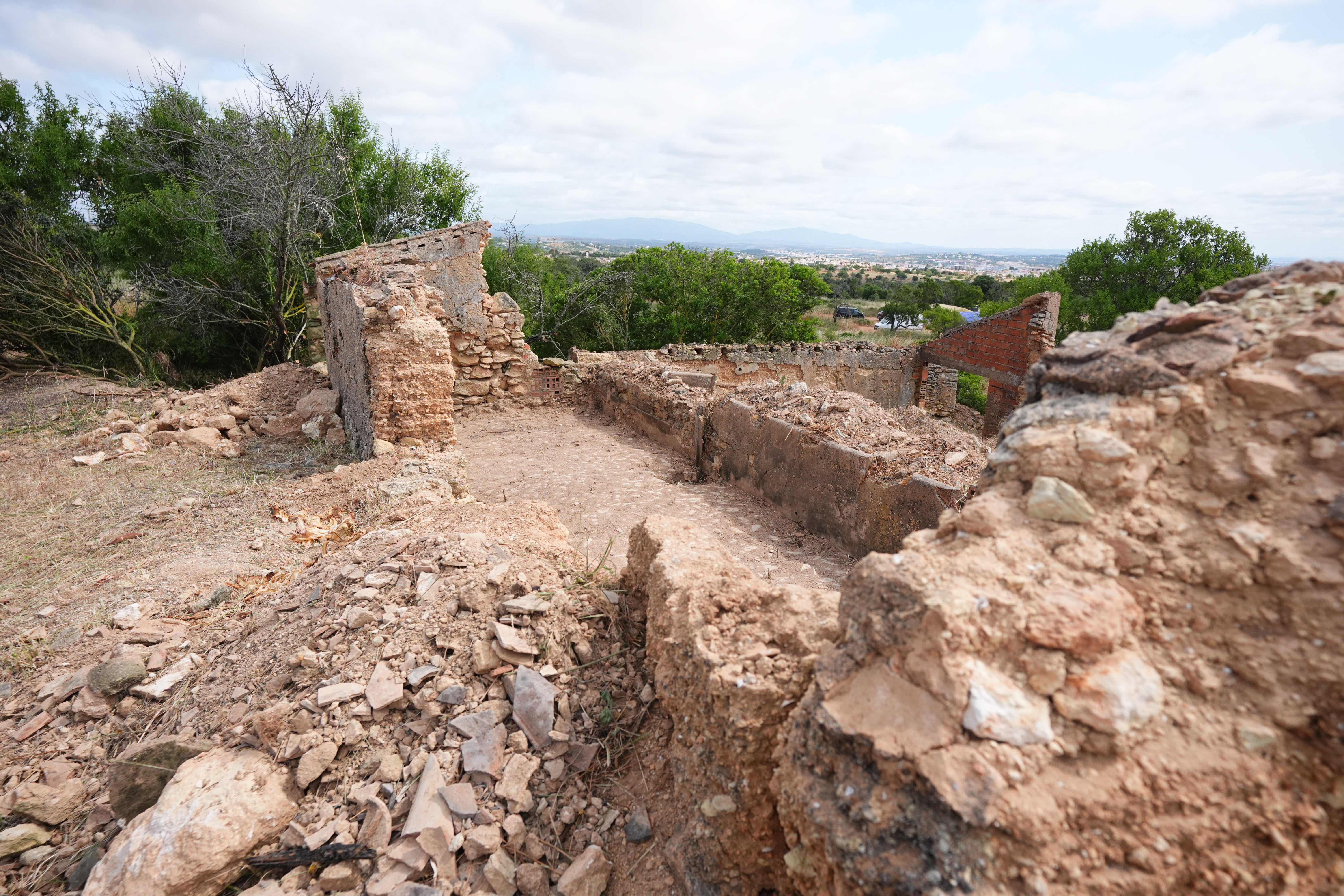 Uno de los inmuebles abandonados y en ruinas registrados en el marco de la operación